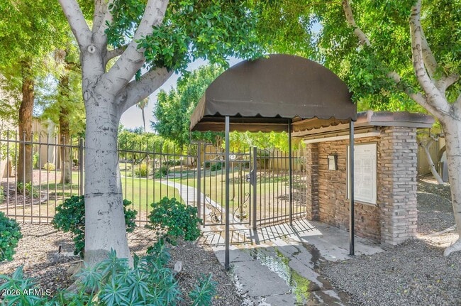 Building Photo - 3825 E Camelback Rd