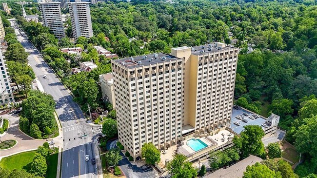 Building Photo - 2479 Peachtree Rd NE