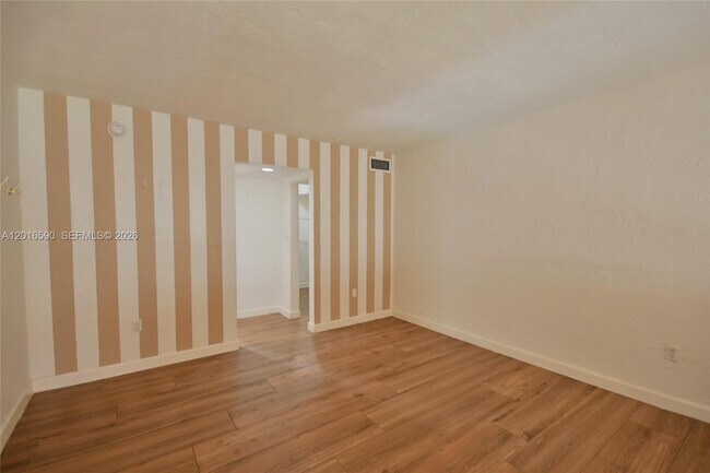 Building Photo - 6884 N Kendall Dr