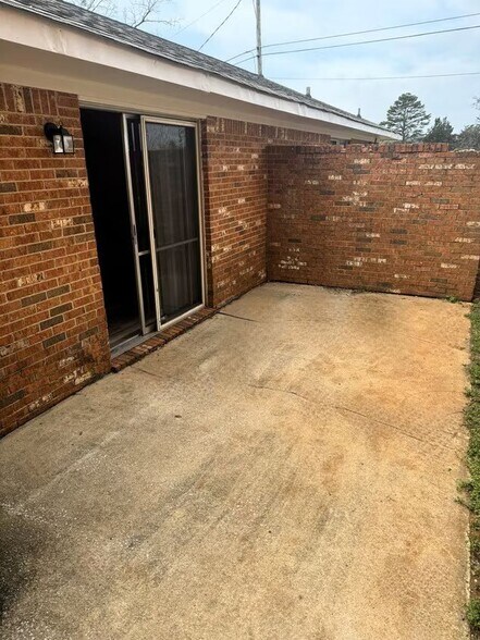 Building Photo - 208 Cloverleaf Dr