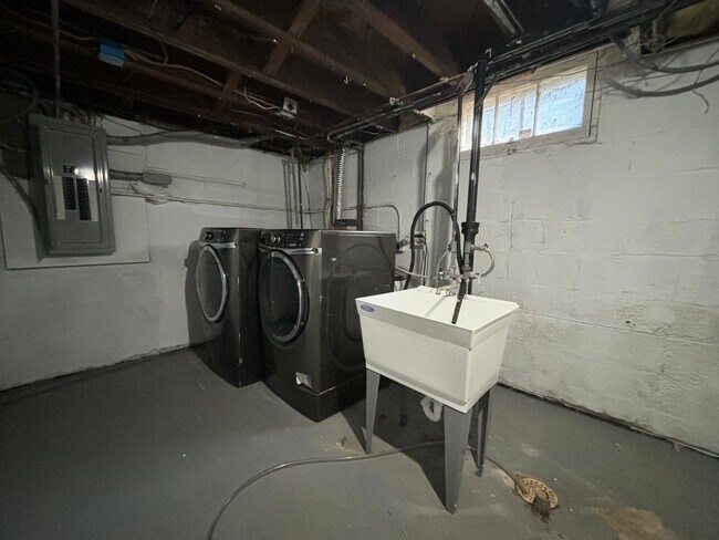 Building Photo - 4 bedroom, 2 bathroom home in the peaceful community of Mahtomedi access to White Bear Lake