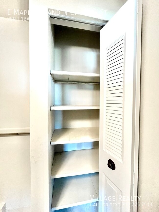 Building Photo - 361 E Maple St