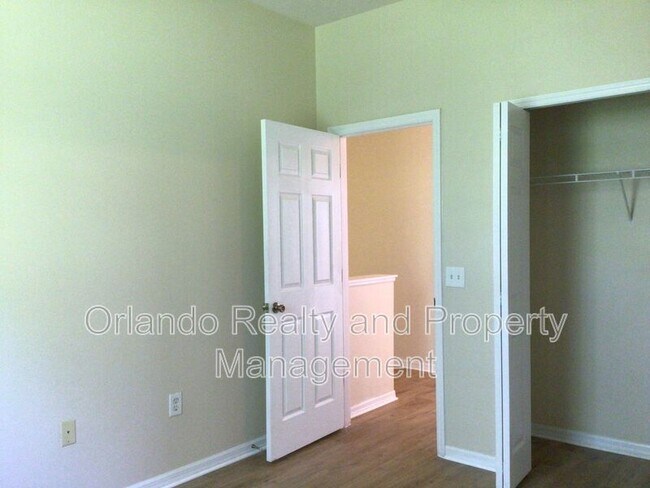 Building Photo - 264 Monroe Cir