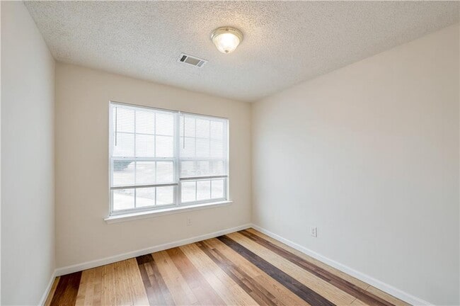 Building Photo - 950 Parkway Rd