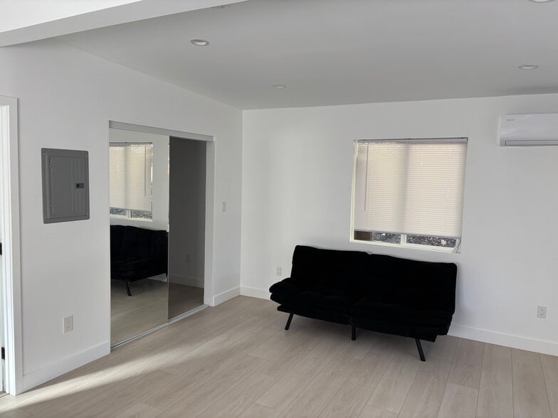 Building Photo - 23316 Balmoral Ln