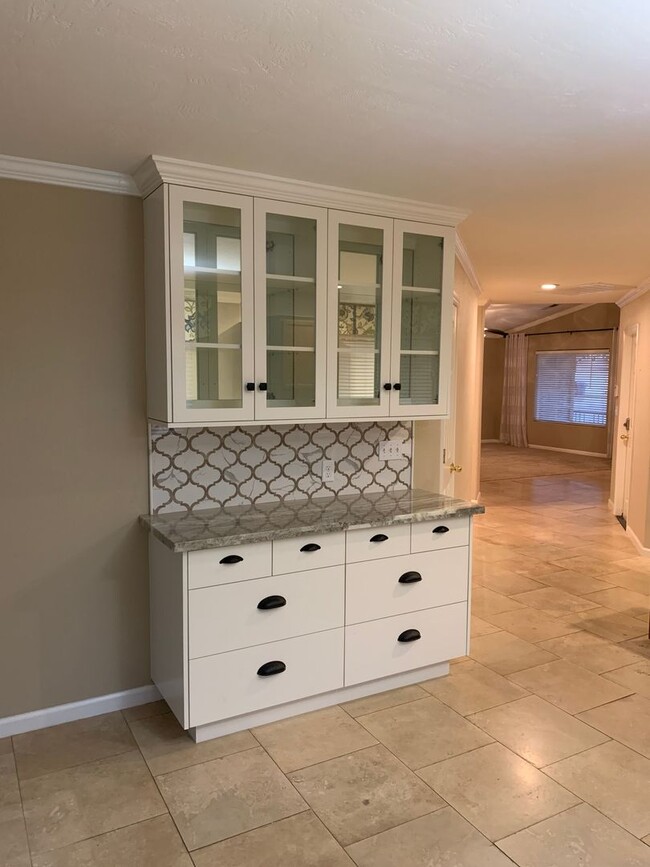 Building Photo - 3 Bedroom 2 Bath Home