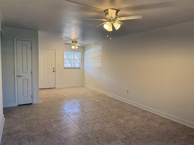 Building Photo - 5154 Turquoise Ln