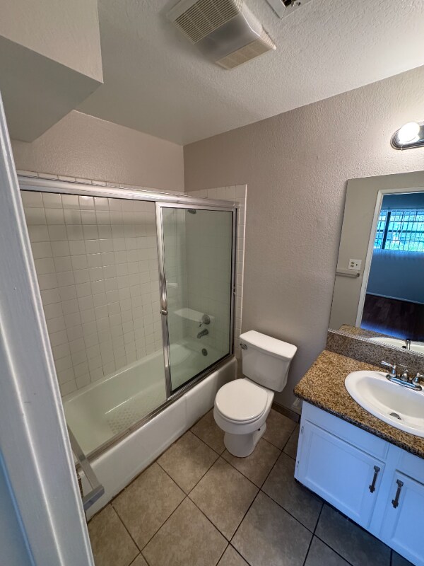 Building Photo - 514 E Valencia Ave