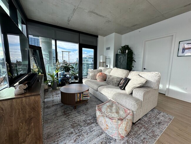 Building Photo - 225 N Elizabeth St