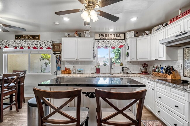 Building Photo - 6286 N 10th St