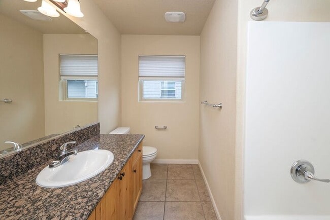 Building Photo - 14170 NE Flanders Ct