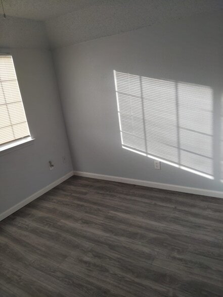 Building Photo - 8127 Stonehurst St
