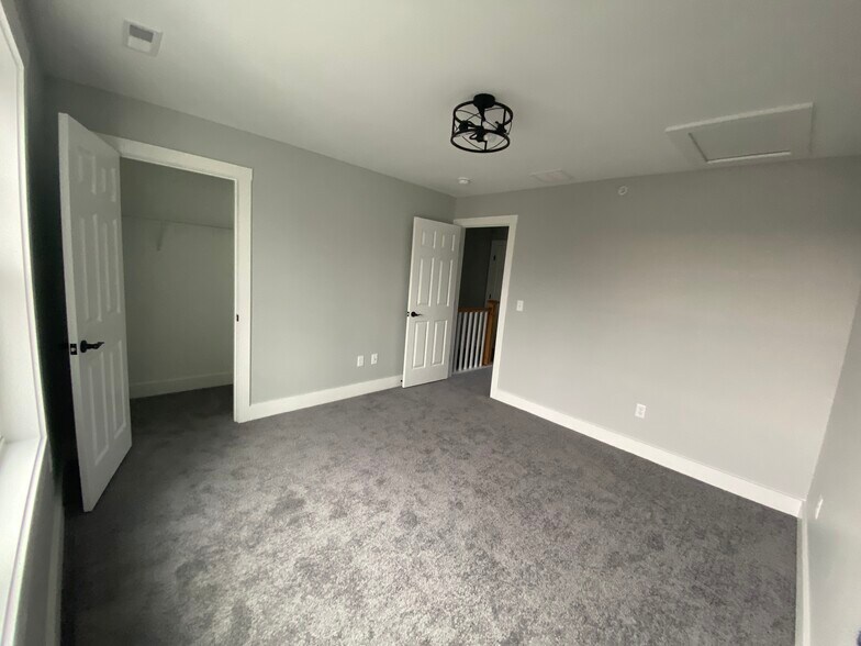 Building Photo - 32 Main St