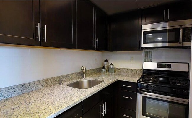 Building Photo - 175 Freeman St