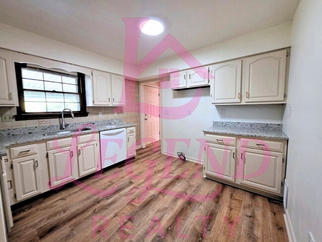 Building Photo - Charming 3-Bedroom with Huge Yard & Covered Patio