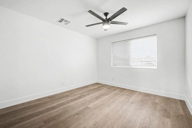 Building Photo - Tempe 5 bedroom 3 bath with pool and HUGE yard