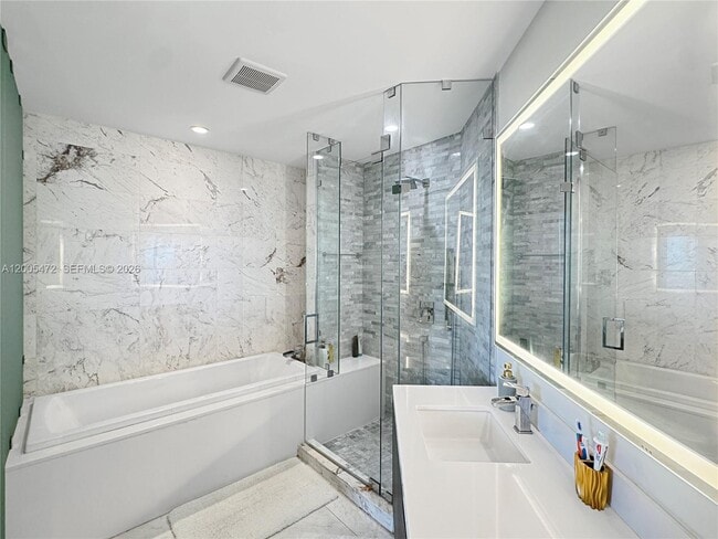 Building Photo - 851 NE 1st Ave