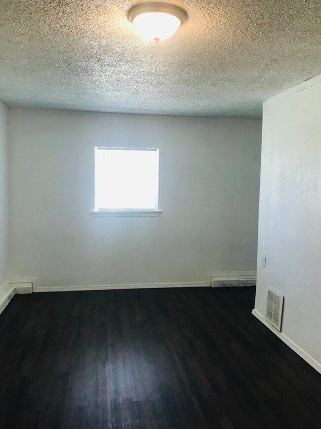 Building Photo - 1416 NE 39th St