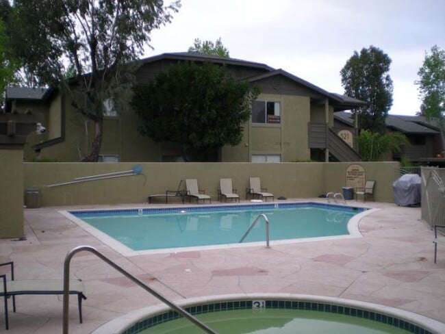 Building Photo - 526 Calle Montecito