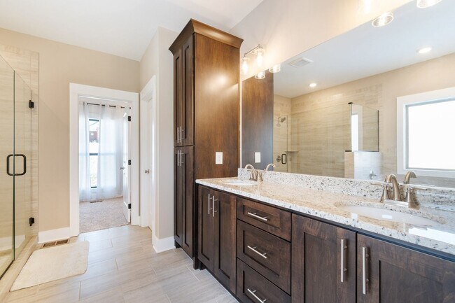 Building Photo - Stunner West of Nashville