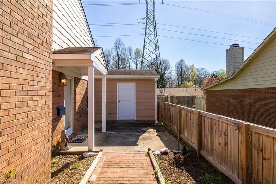 Building Photo - 205 N Rotary Dr