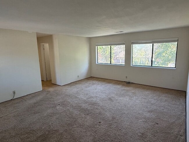 Building Photo - 3-Bed / 2.5 Bath Home in Quiet Benicia Hil...