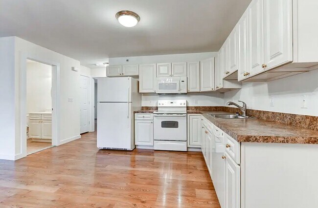 Building Photo - ***2 bedroom apartment walking distance to...