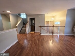 Building Photo - 347 Glenn Rose Cir