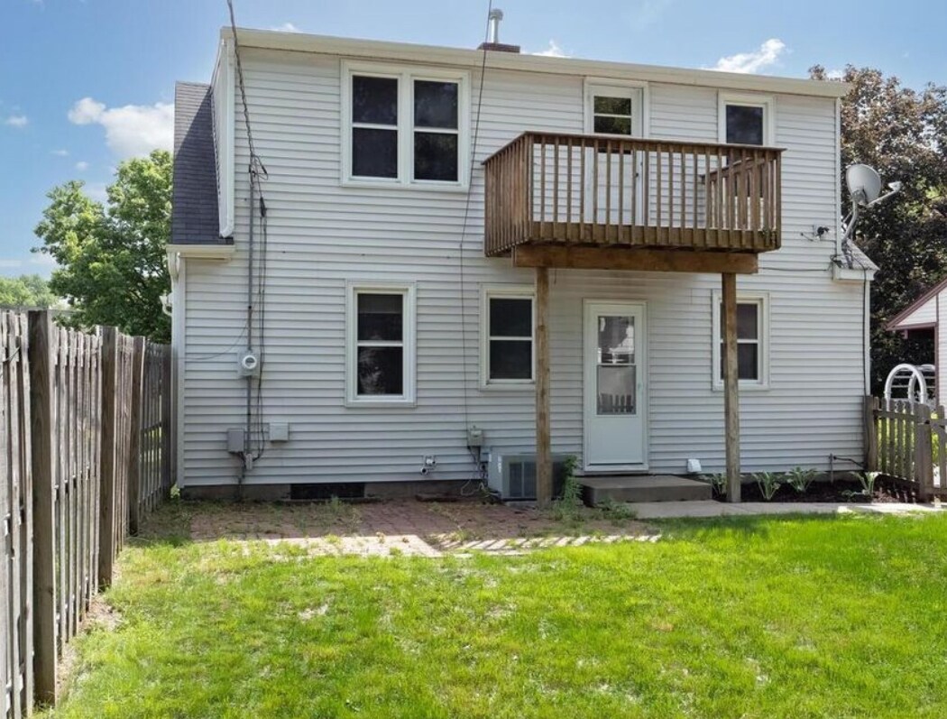 Building Photo - 4032 Webster Ave S