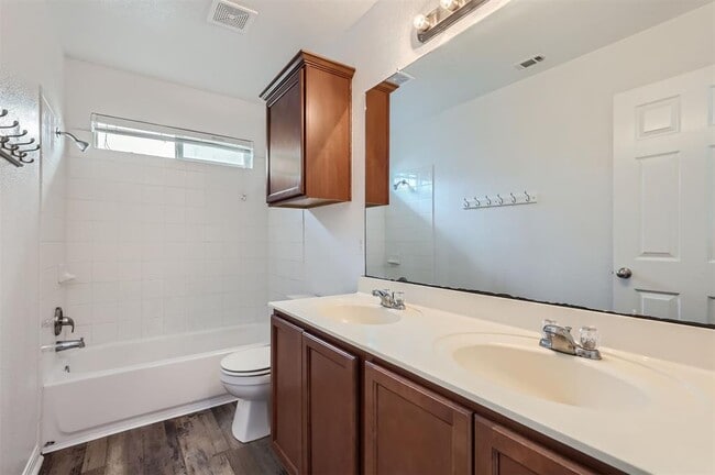Building Photo - 131 Lavaca Loop