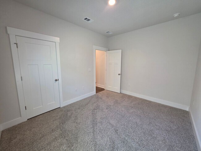 Building Photo - 5839 Sargassum Ln