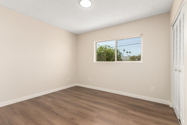 Building Photo - 2063 E Bramble Ave