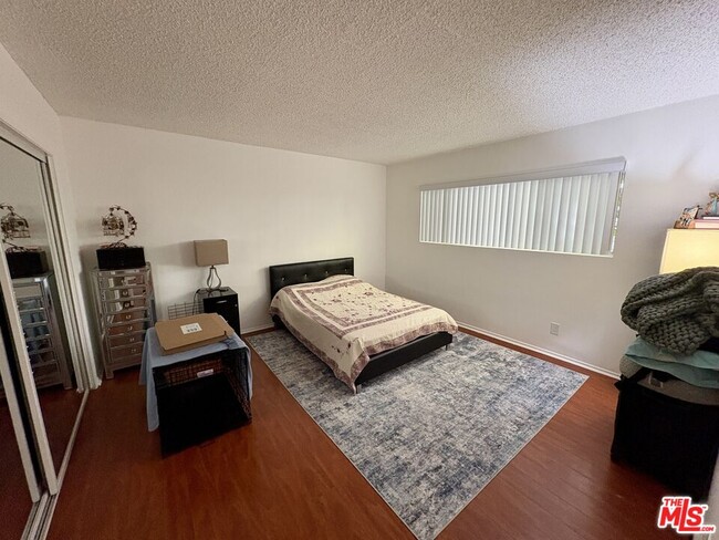 Building Photo - 11815 Mayfield Ave