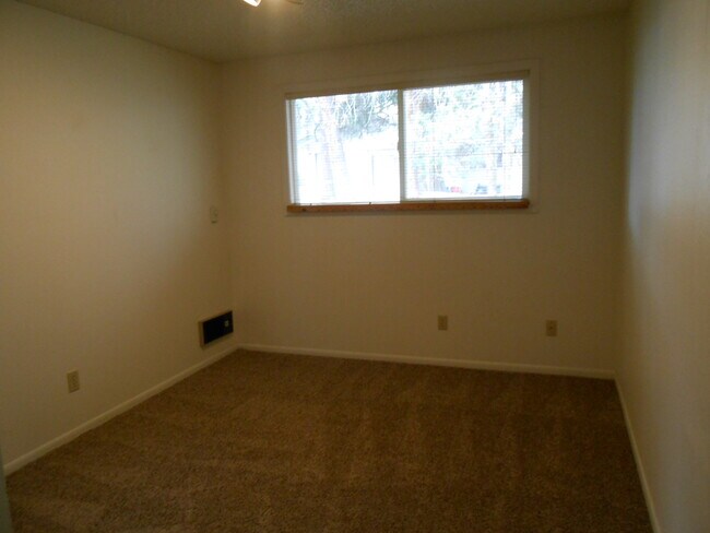 Building Photo - 61360 Keelally Ct