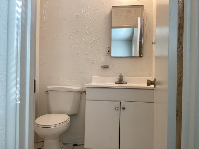 Building Photo - 487 W San Jose Ave