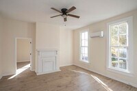 Building Photo - $400 Off First Month! LOCATION! Charming 1/1 Bed Bath Downtown!