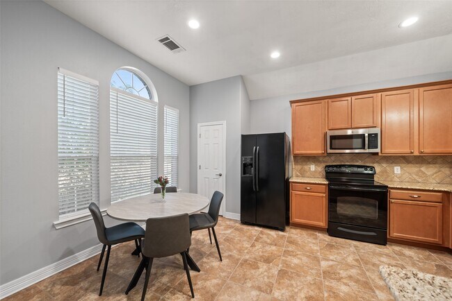 Building Photo - 8815 Rollick Dr