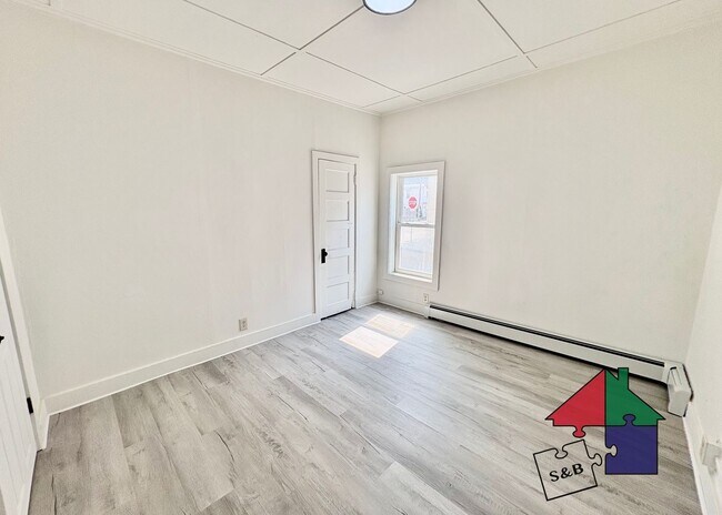 Building Photo - 94 Malletts Bay Ave