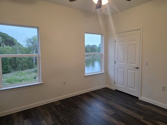 Building Photo - 4/2/2-With waterview!