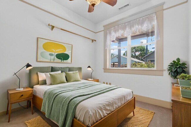 Building Photo - 3 Bedroom with Historical Charm Close to Square