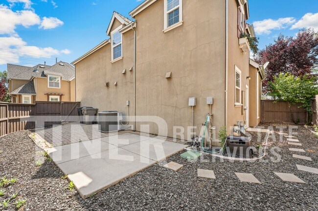 Building Photo - 1040 Matthews Run Way