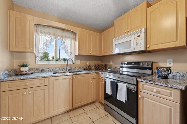 Building Photo - 2711 N Halifax Ave