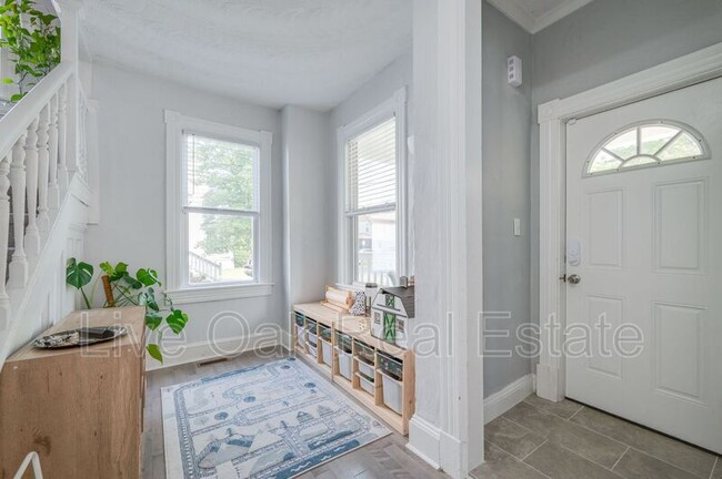Building Photo - 427 W 29th St