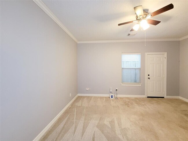 Building Photo - 884 Detering St