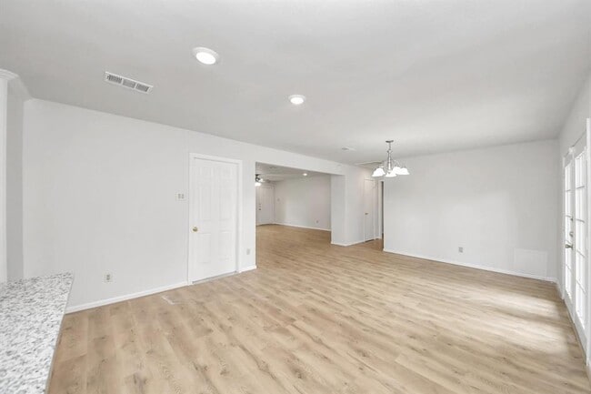 Building Photo - 9615 Meadowvale Dr