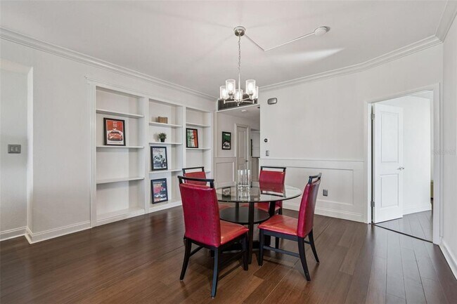 Building Photo - 1 Beach Dr SE