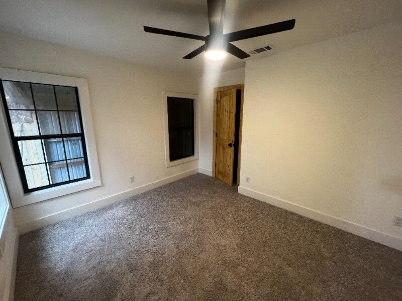 Building Photo - 208 Cliffdale Ave