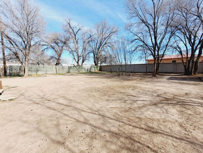 Building Photo - 4 Bed, 3 Bath Home Available in Bosque Farms!