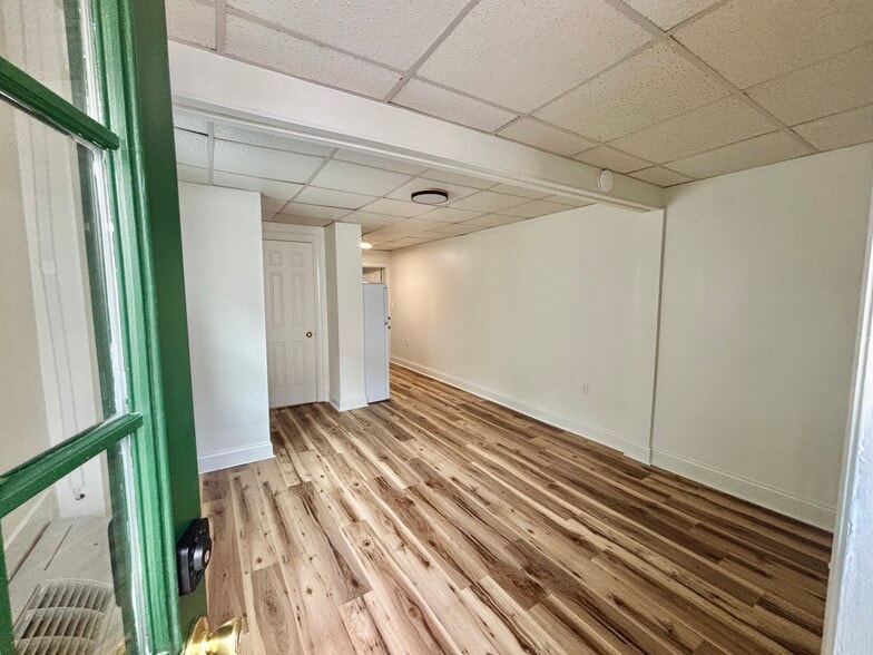 Main Living Space inside front entry - 520 Fremont St