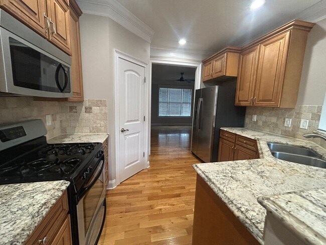 Building Photo - 405 Lexington Village